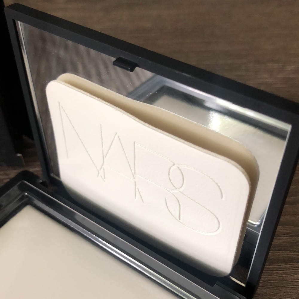 NARS Light Reflecting Setting Powder - Pressed 10g/.35oz - Picture 4 of 13